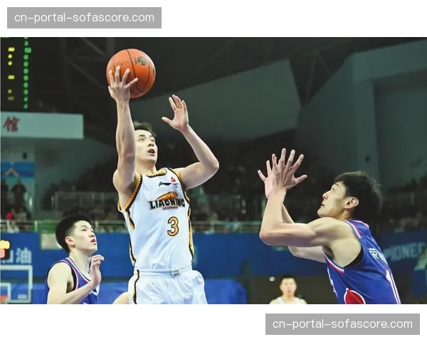 赵继伟下半场独得14分包括决胜2+1，成为中国男篮逆转指挥官